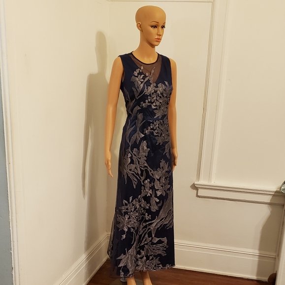 Women's Gown by David Meister - Picture 4 of 7